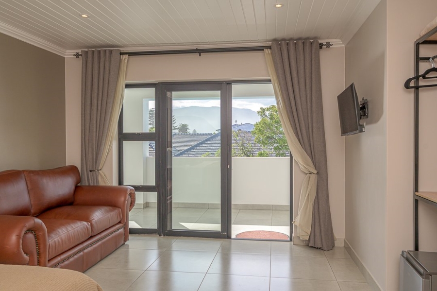 9 Bedroom Property for Sale in Westcliff Western Cape
